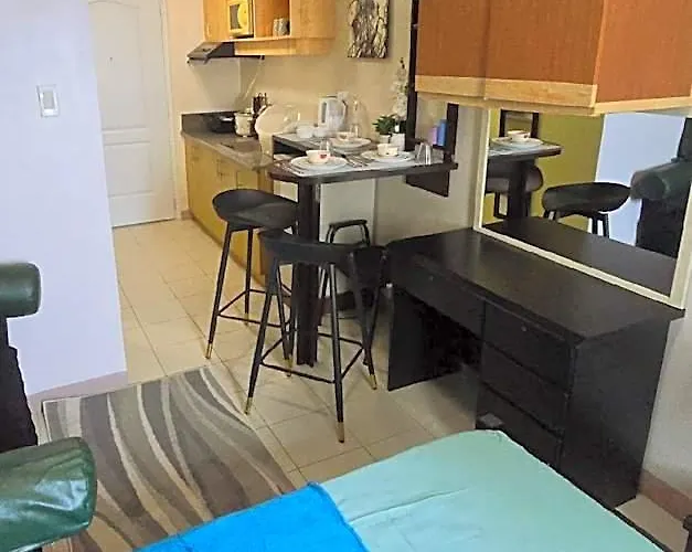 Hotel Cozy Staycation Or Student In Manille